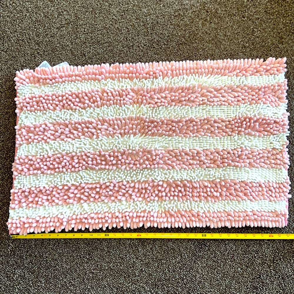 Girls pink & white shag bath mat 34”x21”
